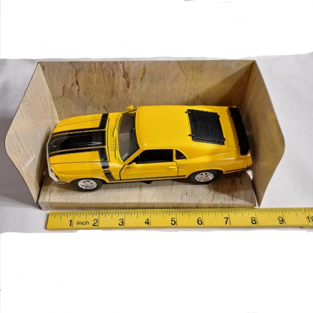 Maisto 1970  Ford‎ Boss Mustang Yellow & Black 302 1:24 Die-Cast